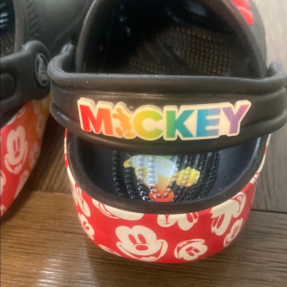 CROCS Kids Water Shoes with Rainbow and Mickey Design - Picture 6 of 13